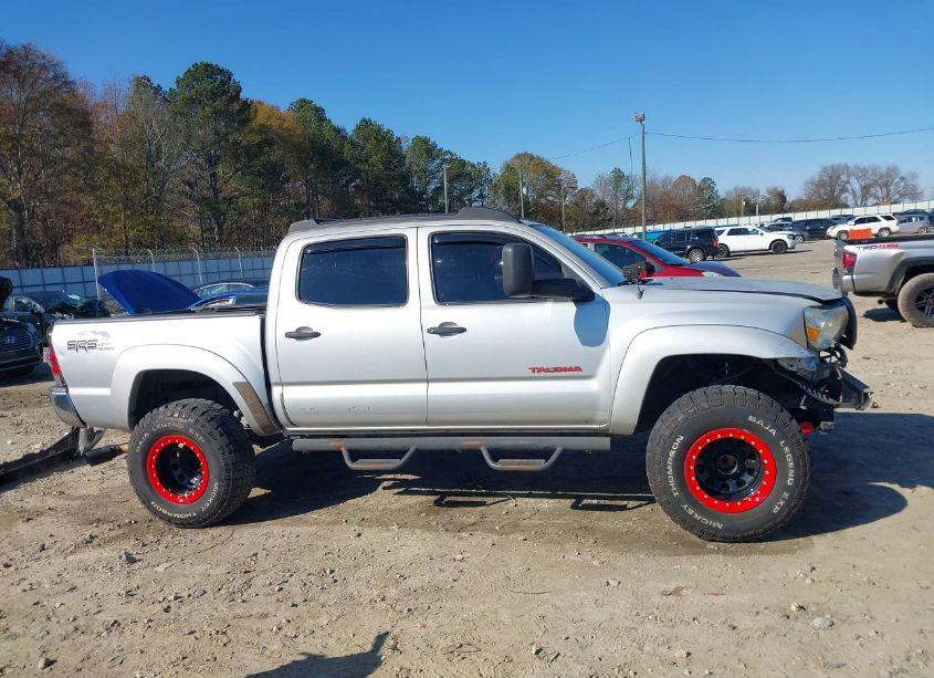 Photo 13 of 2007 Toyota Tacoma PRERUNNER V6 (VIN 3TMJU62N37M045316)