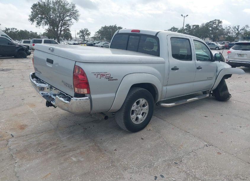Photo 4 of 2005 Toyota Tacoma DOUBLE CAB PRERUNNER (VIN 3TMJU62N55M005008)