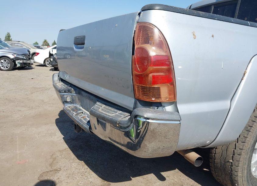 Photo 12 of 2006 Toyota Tacoma PRERUNNER V6 (VIN 3TMJU62N56M011182)