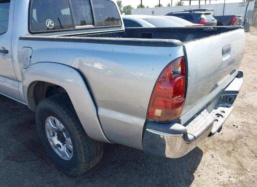 Photo 13 of 2006 Toyota Tacoma PRERUNNER V6 (VIN 3TMJU62N56M011182)
