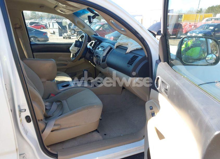Photo 5 of 2009 Toyota Tacoma PRERUNNER V6 (VIN 3TMJU62N79M078810)