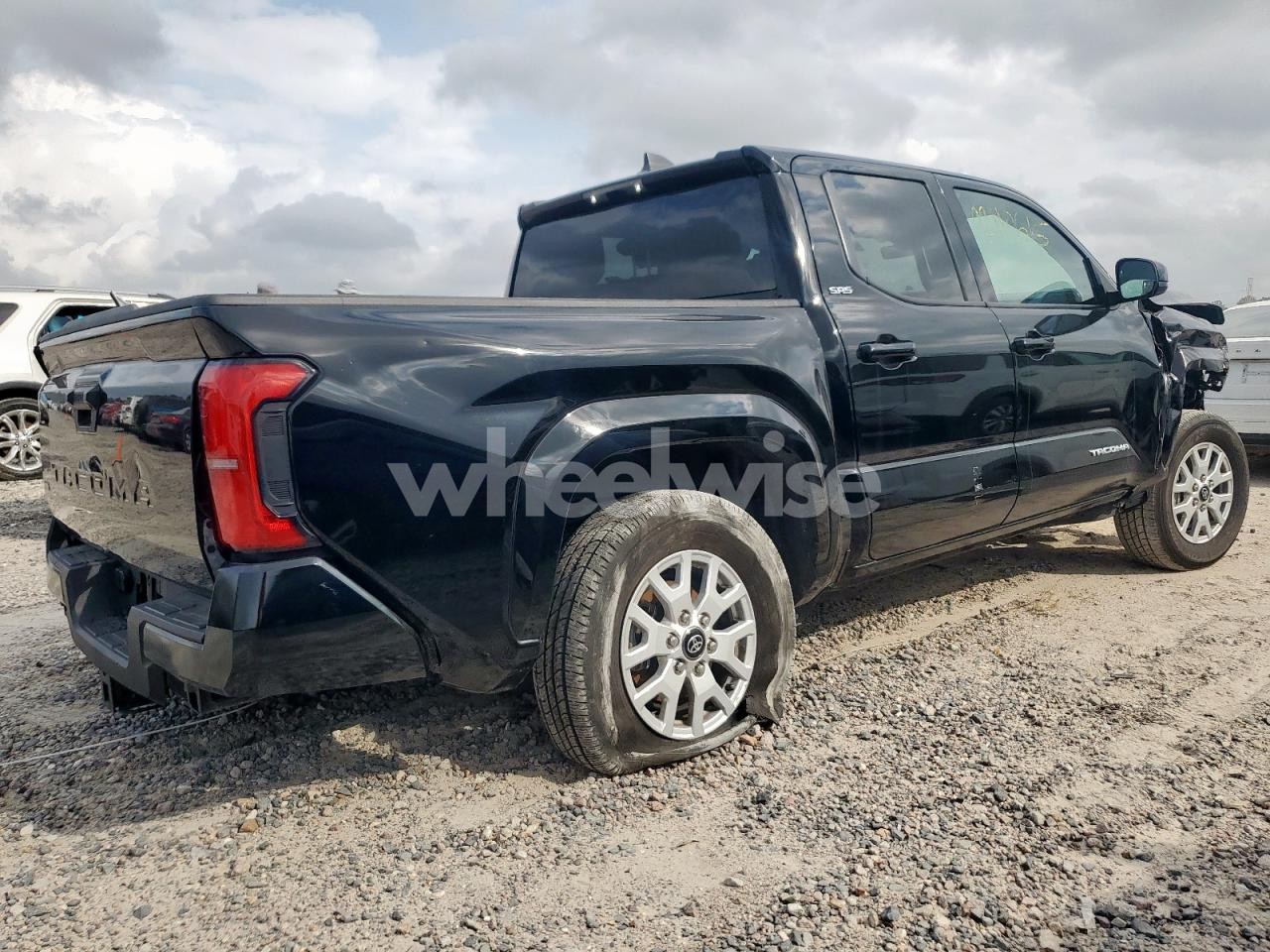 Photo 3 of 2025 TOYOTA TACOMA DOUBLE CAB (VIN 3TMKB5FN2SM031916)