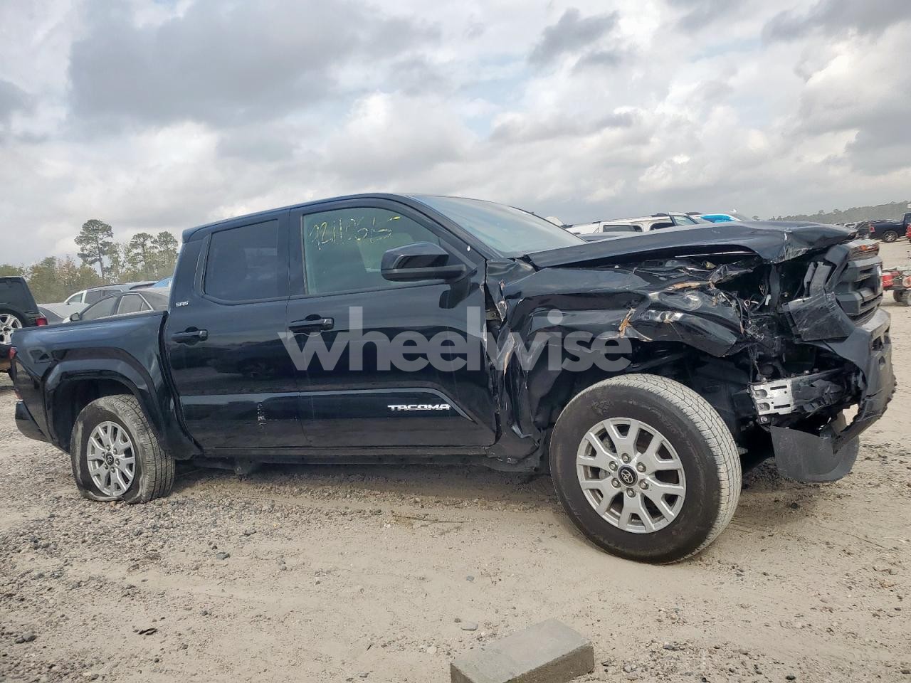 Photo 4 of 2025 TOYOTA TACOMA DOUBLE CAB (VIN 3TMKB5FN2SM031916)