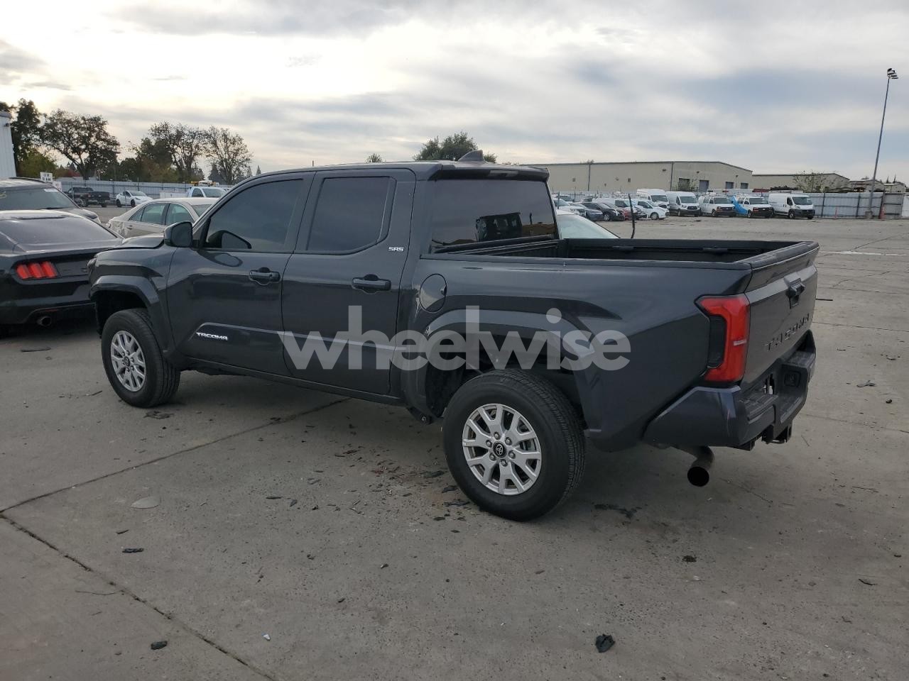 Photo 2 of 2024 TOYOTA TACOMA DOUBLE CAB (VIN 3TMKB5FN9RM007199)