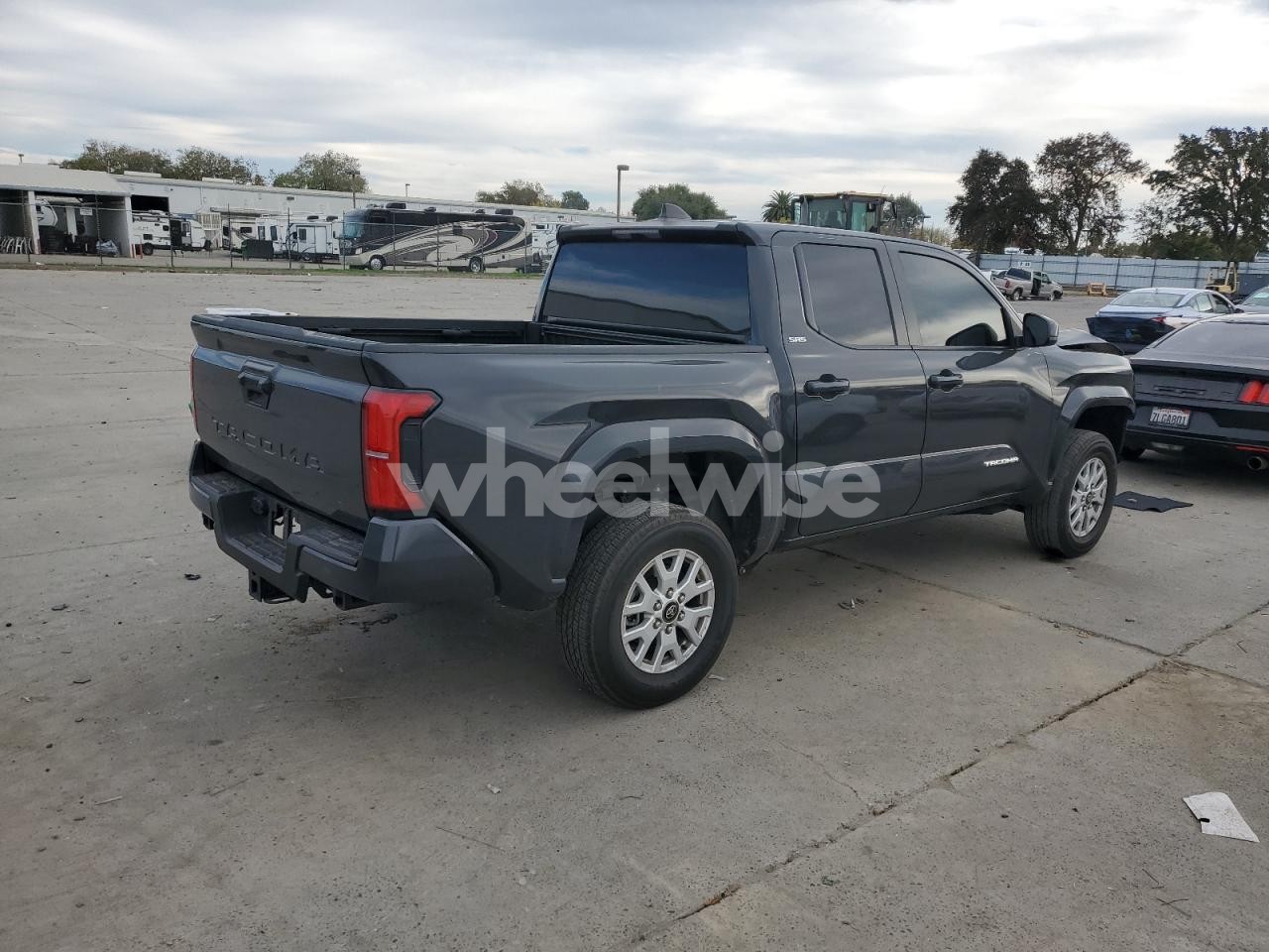 Photo 3 of 2024 TOYOTA TACOMA DOUBLE CAB (VIN 3TMKB5FN9RM007199)