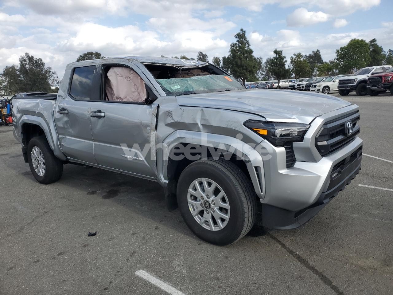 Photo 4 of 2025 TOYOTA TACOMA DOUBLE CAB (VIN 3TMKB5FN9SM048650)