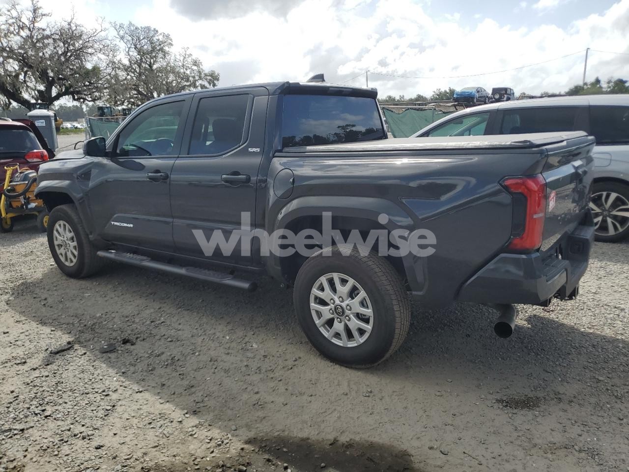 Photo 2 of 2025 TOYOTA TACOMA DOUBLE CAB (VIN 3TMKB5FNXSM035681)