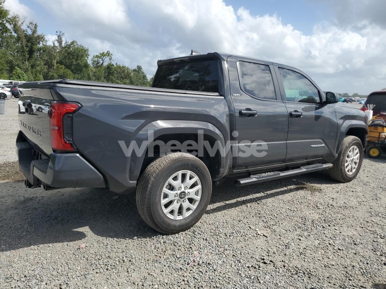 Photo 3 of 2025 TOYOTA TACOMA DOUBLE CAB (VIN 3TMKB5FNXSM035681)