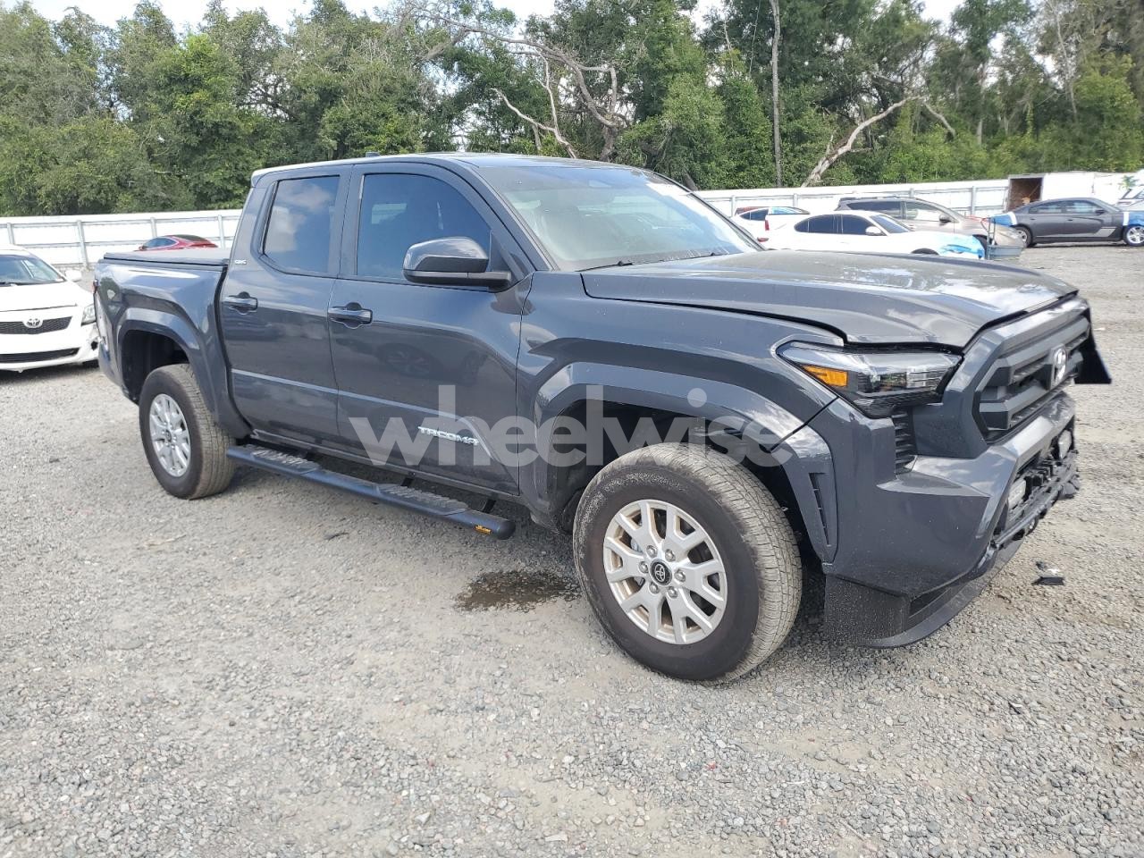 Photo 4 of 2025 TOYOTA TACOMA DOUBLE CAB (VIN 3TMKB5FNXSM035681)