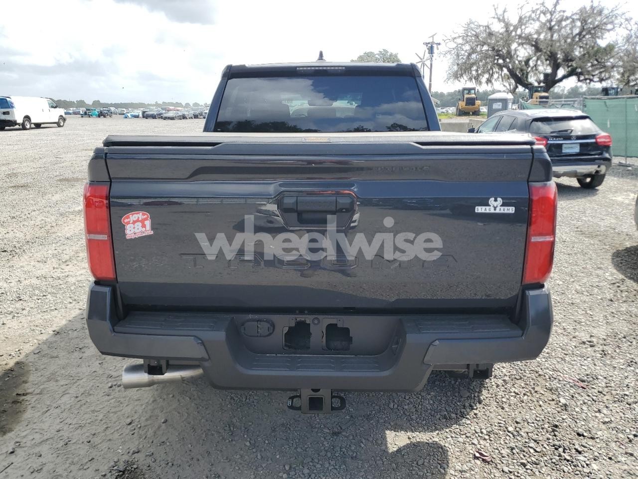 Photo 6 of 2025 TOYOTA TACOMA DOUBLE CAB (VIN 3TMKB5FNXSM035681)