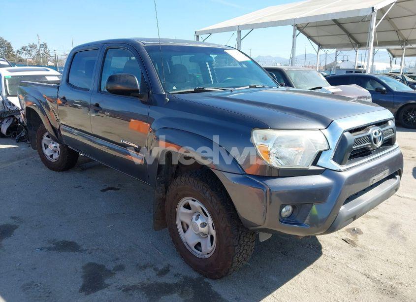 2015 Toyota Tacoma PRERUNNER V6 (VIN 3TMKU4HN1FM043109) main photo