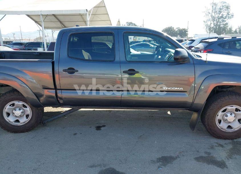 Photo 13 of 2015 Toyota Tacoma PRERUNNER V6 (VIN 3TMKU4HN1FM043109)