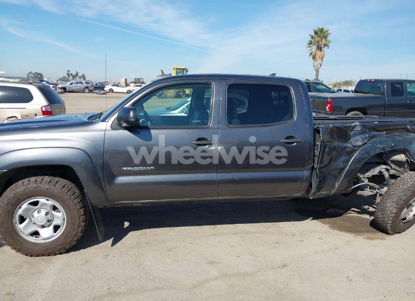 Photo 14 of 2015 Toyota Tacoma PRERUNNER V6 (VIN 3TMKU4HN1FM043109)