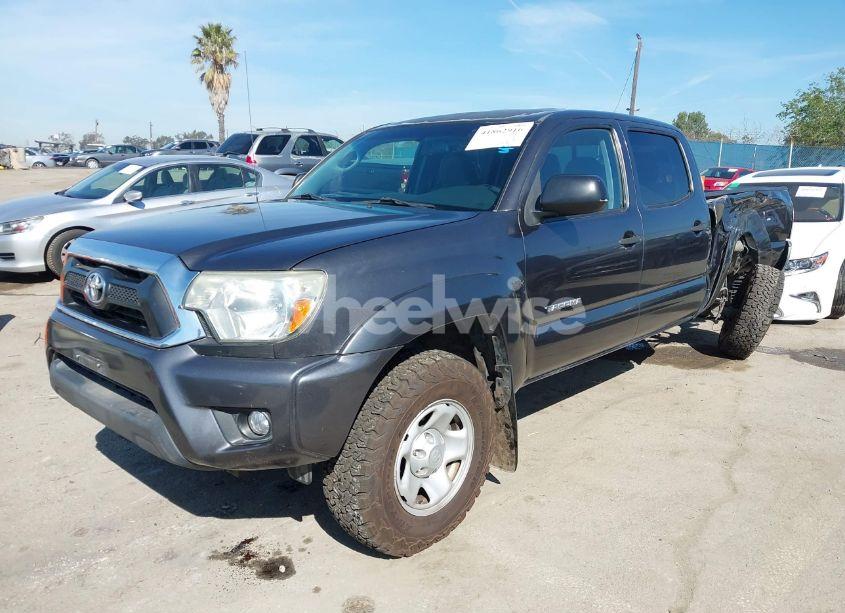 Photo 2 of 2015 Toyota Tacoma PRERUNNER V6 (VIN 3TMKU4HN1FM043109)