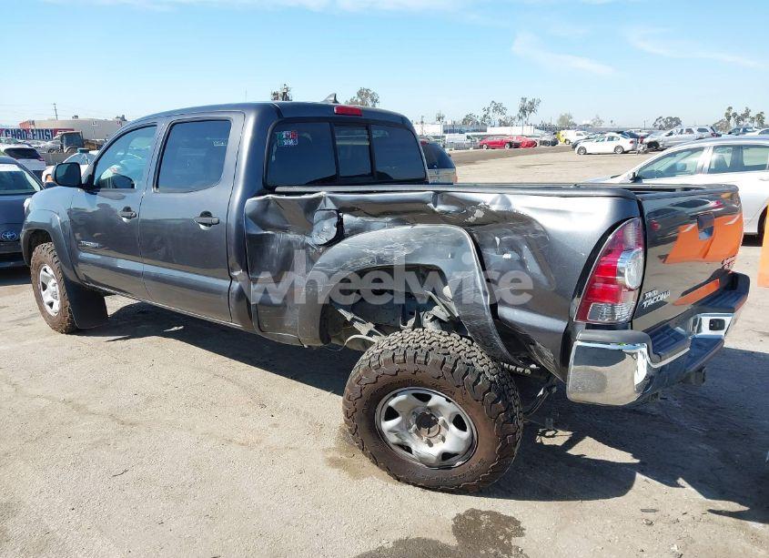 Photo 3 of 2015 Toyota Tacoma PRERUNNER V6 (VIN 3TMKU4HN1FM043109)
