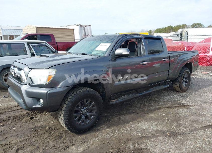 Photo 2 of 2014 Toyota Tacoma DBL CAB PRERUNNER LNG BED (VIN 3TMKU4HN2EM041531)