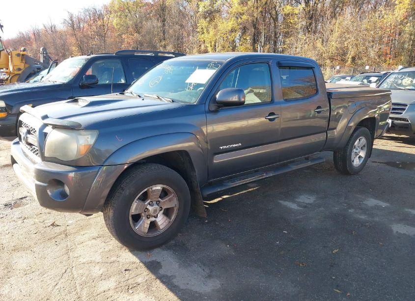 Photo 2 of 2011 Toyota Tacoma DBL CAB PRERUNNER LNG BED (VIN 3TMKU4HN6BM029328)
