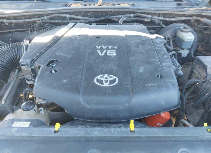 Photo 10 of 2005 Toyota Tacoma PRERUNNER V6 (VIN 3TMKU72N05M001815)