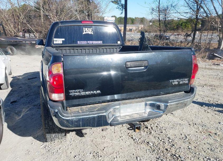 Photo 16 of 2005 Toyota Tacoma PRERUNNER V6 (VIN 3TMKU72N05M001815)