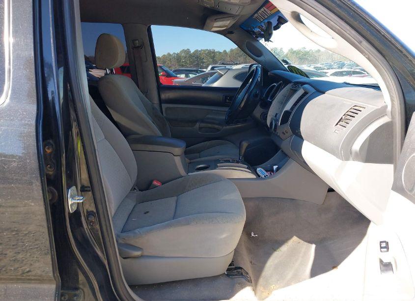 Photo 5 of 2005 Toyota Tacoma PRERUNNER V6 (VIN 3TMKU72N05M001815)