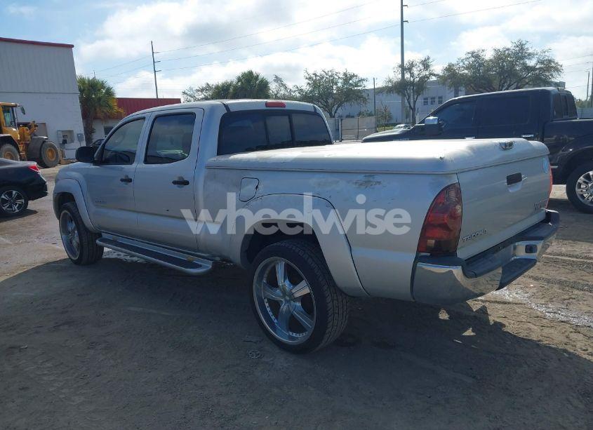 Photo 3 of 2005 Toyota Tacoma PRERUNNER V6 (VIN 3TMKU72N25M002688)