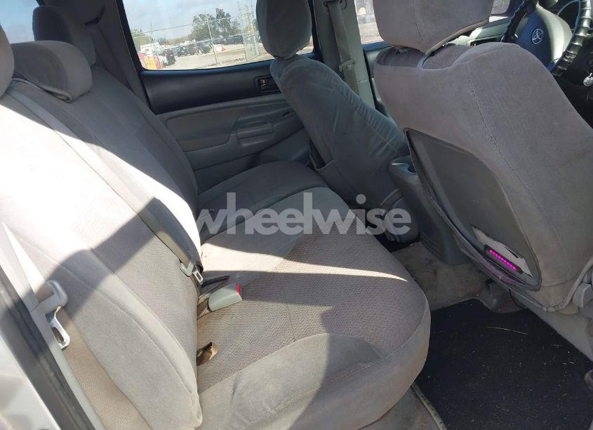 Photo 8 of 2005 Toyota Tacoma PRERUNNER V6 (VIN 3TMKU72N25M002688)