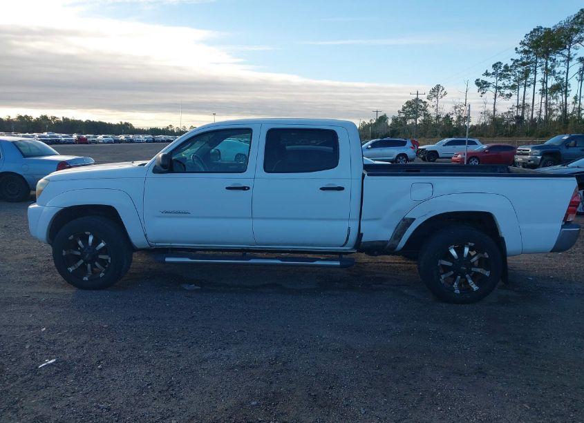Photo 14 of 2008 Toyota Tacoma PRERUNNER V6 (VIN 3TMKU72N28M017468)