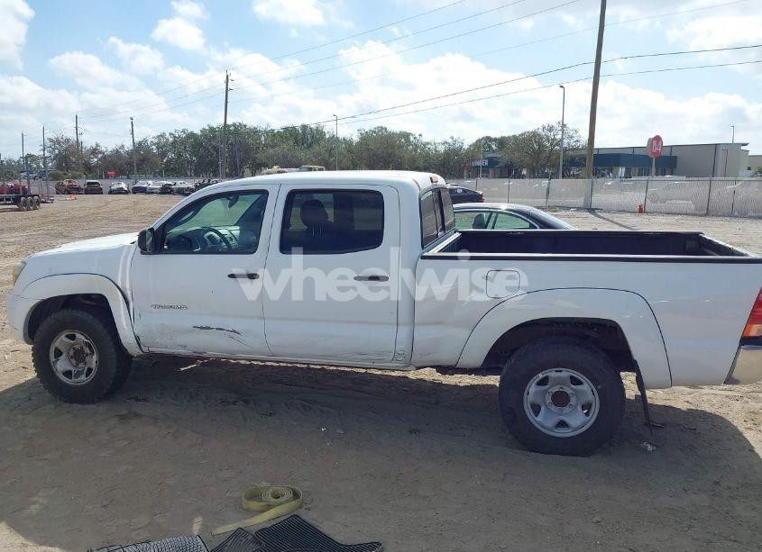 Photo 13 of 2005 Toyota Tacoma PRERUNNER V6 (VIN 3TMKU72N65M001821)