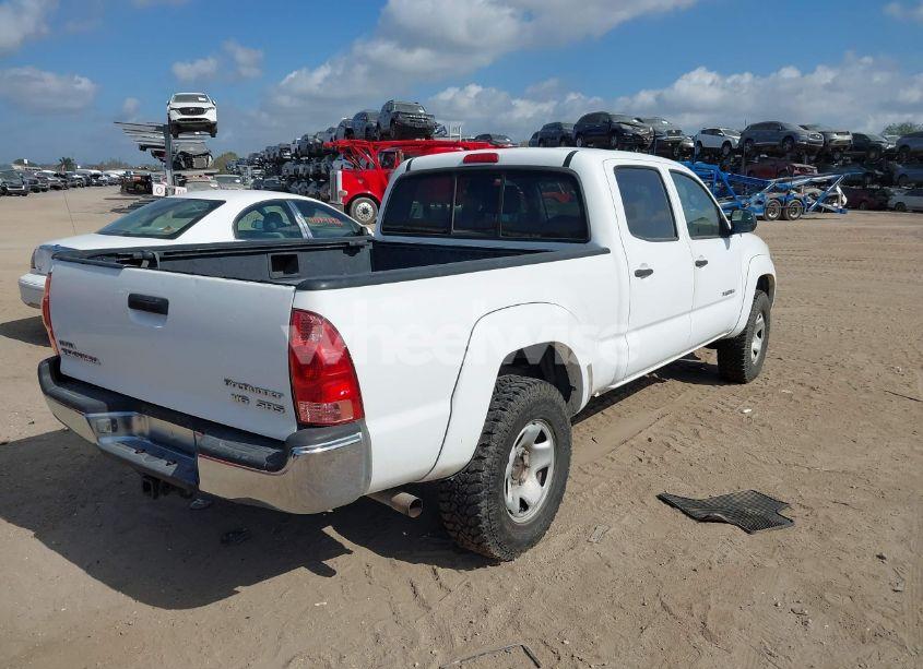 Photo 4 of 2005 Toyota Tacoma PRERUNNER V6 (VIN 3TMKU72N65M001821)