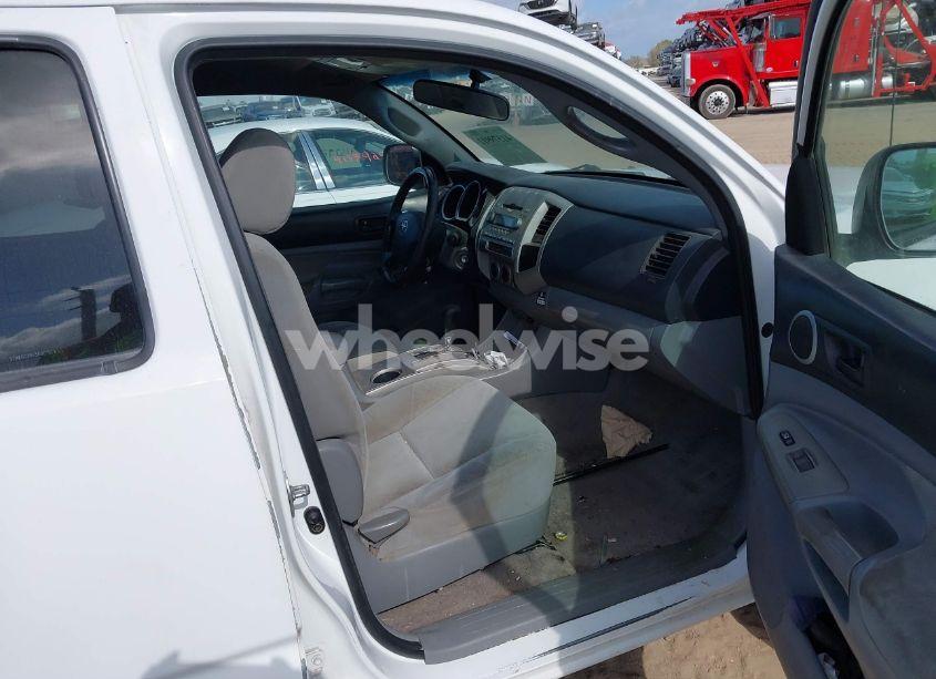 Photo 5 of 2005 Toyota Tacoma PRERUNNER V6 (VIN 3TMKU72N65M001821)