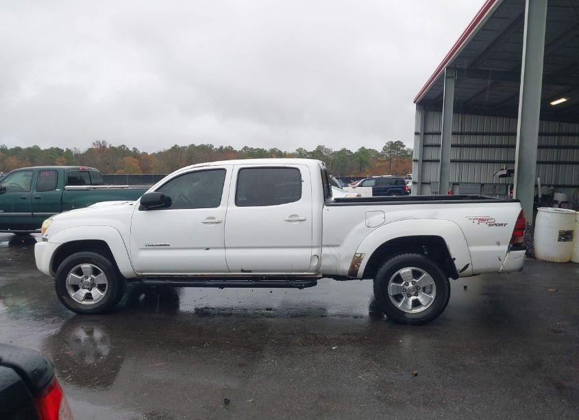Photo 14 of 2005 Toyota Tacoma DBL CAB PRERUNNER LNG BED (VIN 3TMKU72N75M004307)
