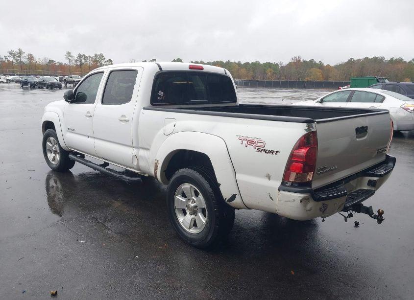 Photo 3 of 2005 Toyota Tacoma DBL CAB PRERUNNER LNG BED (VIN 3TMKU72N75M004307)