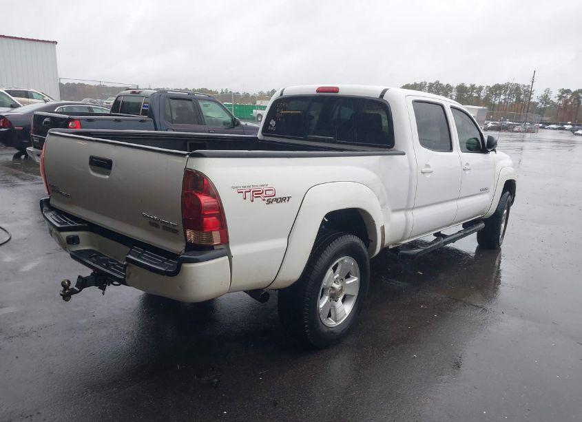 Photo 4 of 2005 Toyota Tacoma DBL CAB PRERUNNER LNG BED (VIN 3TMKU72N75M004307)