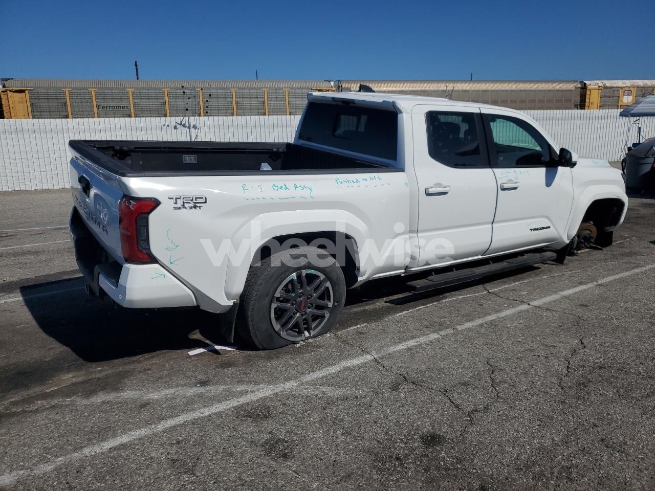 Photo 3 of 2024 TOYOTA TACOMA DOUBLE CAB (VIN 3TMLB5FN6RM001574)