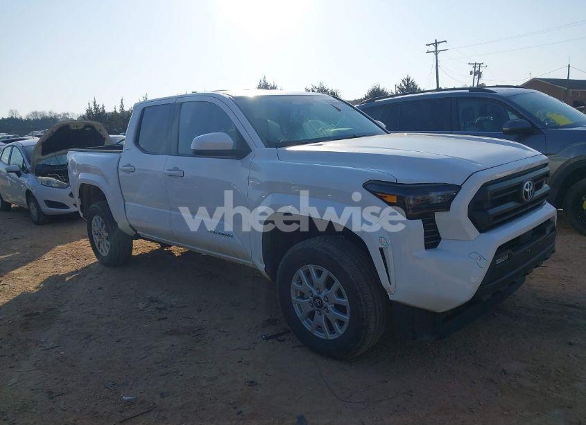 2024 Toyota Tacoma SR5 4WD (VIN 3TMLB5JN2RM029041) main photo