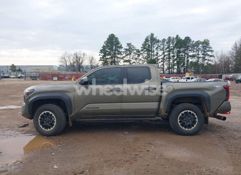 Photo 14 of 2024 Toyota Tacoma DOUBLE CAB/SR5/TRD SPORT/TRD OFF ROAD/LTD (VIN 3TMLB5JN2RM044896)
