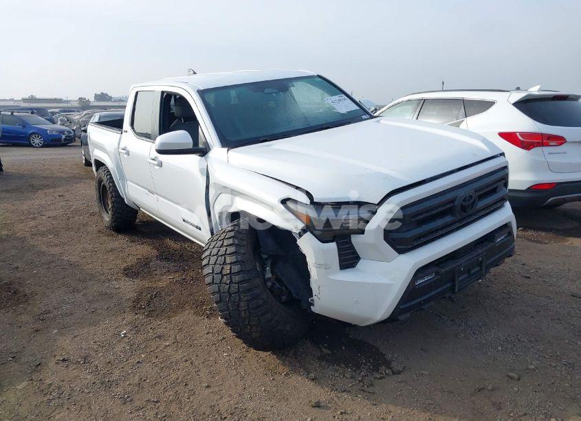 2024 Toyota Tacoma SR5 (VIN 3TMLB5JN3RM015374) main photo
