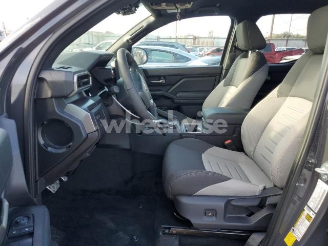 Photo 2 of 2025 TOYOTA TACOMA DOUBLE CAB (VIN 3TMLB5JN4SM158632)