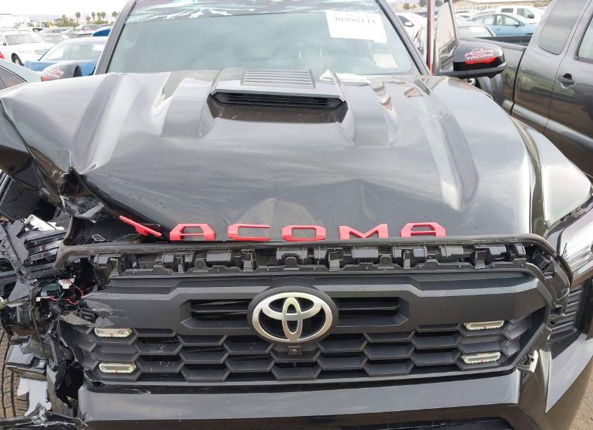 Photo 10 of 2024 Toyota Tacoma DOUBLE CAB/SR5/TRD SPORT/TRD OFF ROAD/LTD (VIN 3TMLB5JN5RM002187)