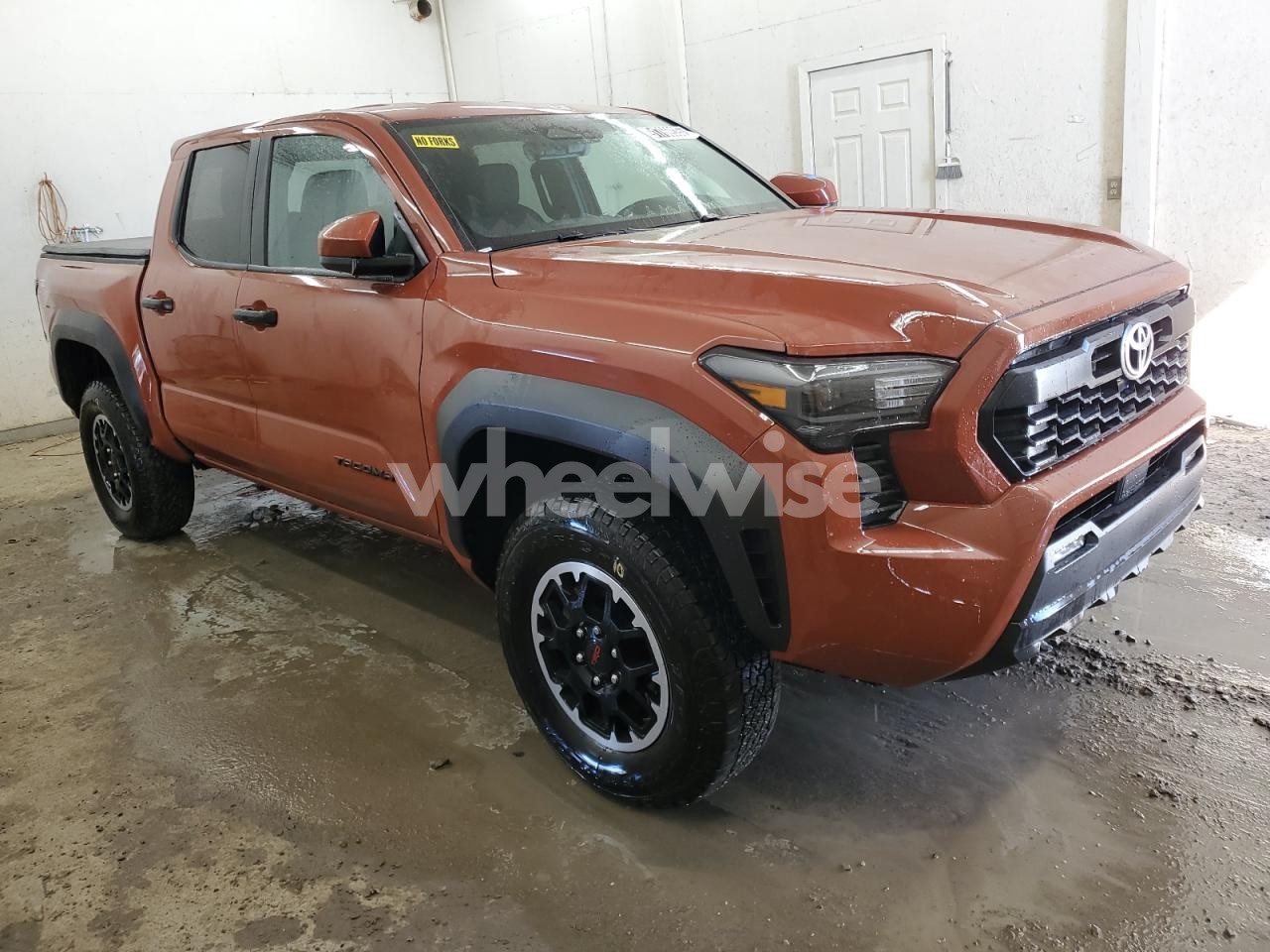 Photo 4 of 2025 TOYOTA TACOMA DOUBLE CAB (VIN 3TMLB5JN5SM155674)