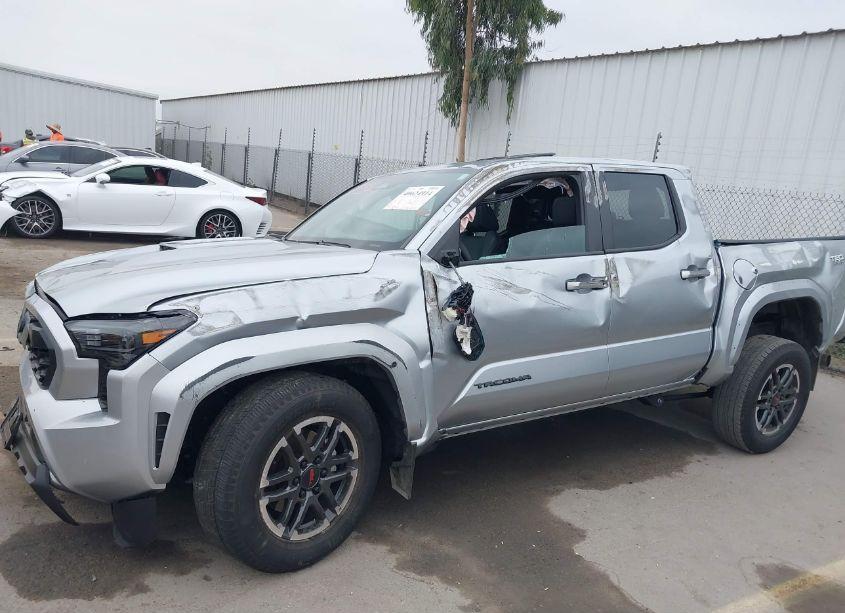 Photo 6 of 2024 Toyota Tacoma DOUBLE CAB/SR5/TRD SPORT/TRD OFF ROAD/LTD (VIN 3TMLB5JN8RM031702)