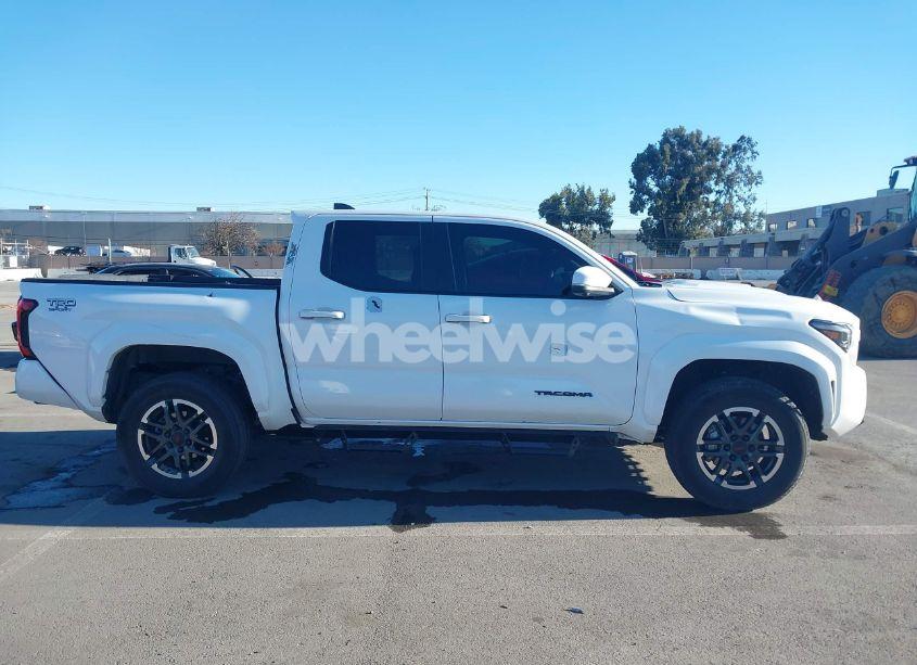 Photo 13 of 2024 Toyota Tacoma DOUBLE CAB/SR5/TRD SPORT/TRD OFF ROAD/LTD (VIN 3TMLB5JN8RM034034)