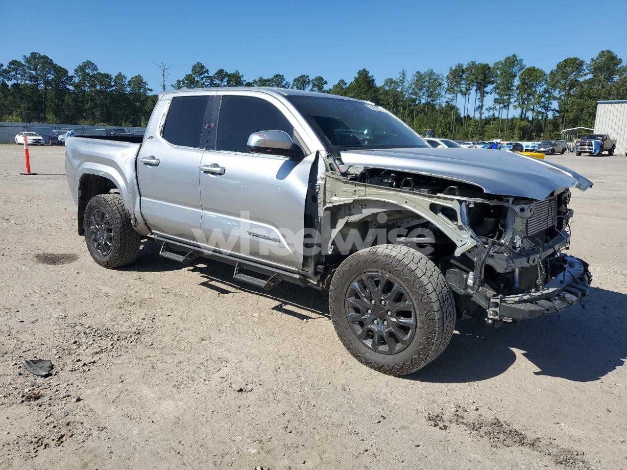 Photo 4 of 2025 TOYOTA TACOMA DOUBLE CAB (VIN 3TMLB5JN8SM111233)