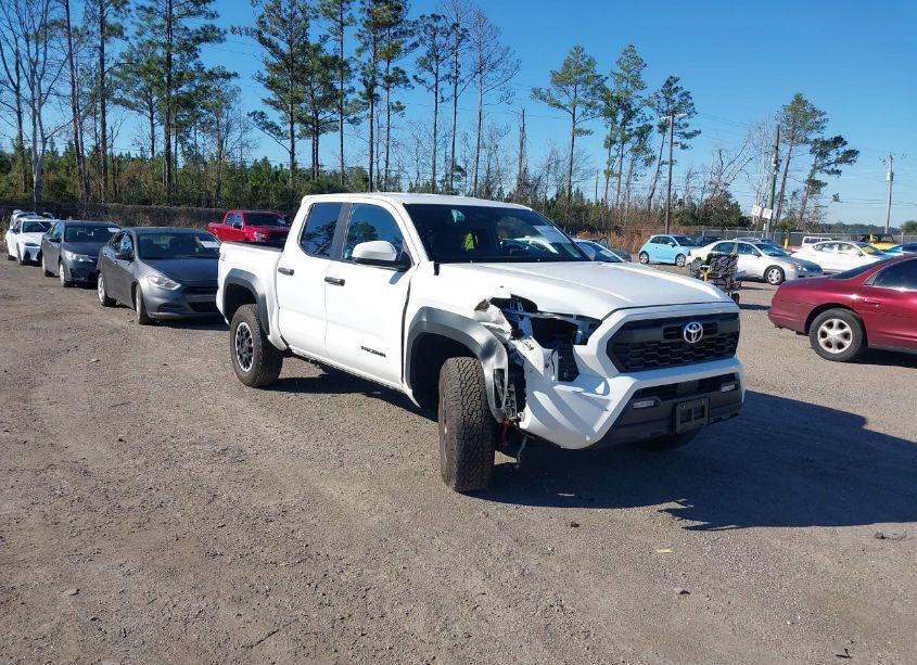 2024 Toyota Tacoma TRD OFF ROAD (VIN 3TMLB5JNXRM011824) main photo