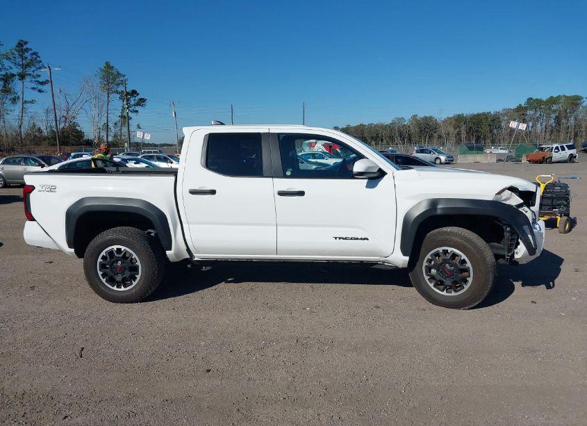 Photo 14 of 2024 Toyota Tacoma TRD OFF ROAD (VIN 3TMLB5JNXRM011824)