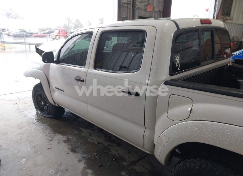 Photo 15 of 2006 Toyota Tacoma BASE V6 (VIN 3TMLU42N56M006660)
