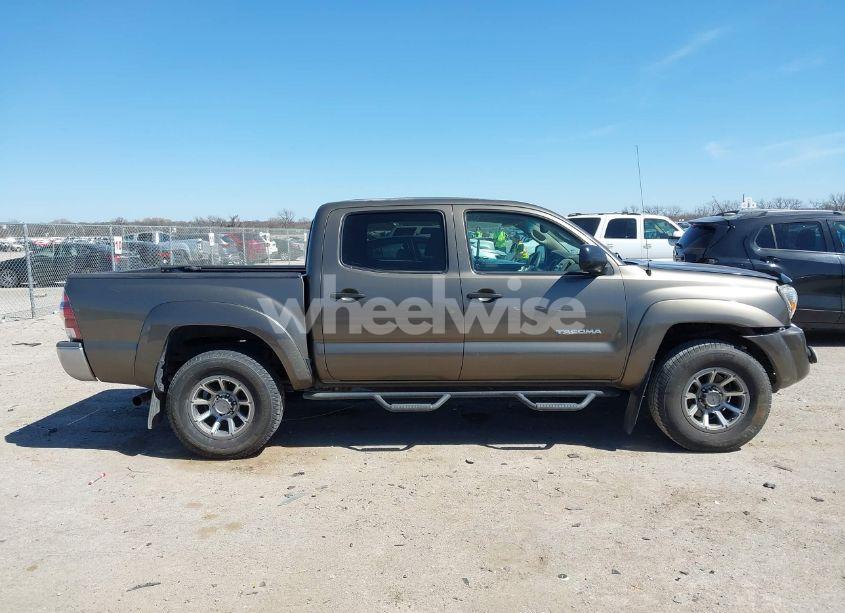Photo 13 of 2010 Toyota Tacoma BASE V6 (VIN 3TMLU4EN0AM044642)