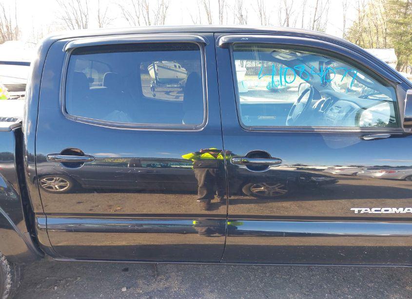 Photo 13 of 2011 Toyota Tacoma DOUBLE CAB (VIN 3TMLU4EN0BM063404)