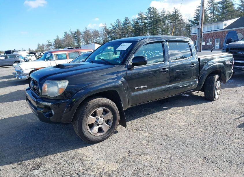 Photo 2 of 2011 Toyota Tacoma DOUBLE CAB (VIN 3TMLU4EN0BM063404)