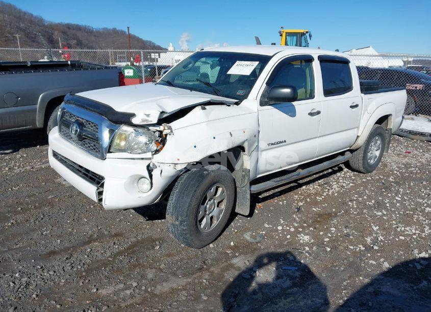 2011 Toyota Tacoma DOUBLE CAB (VIN 3TMLU4EN0BM064052) main photo